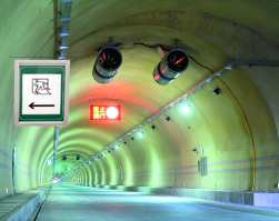 拓安隧道电光标志牌产品项目应用案例图
